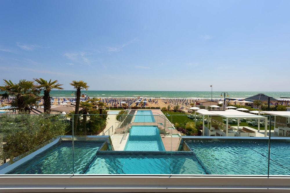 Hotel Le Soleil Lido di Jesolo Exteriör bild
